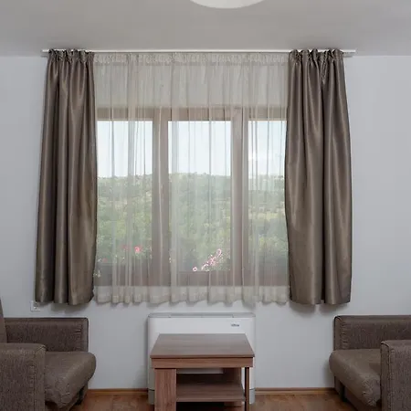 Alpine Garden Hotel 3*