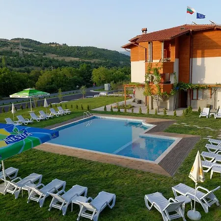 Alpine Garden Hotel 3*